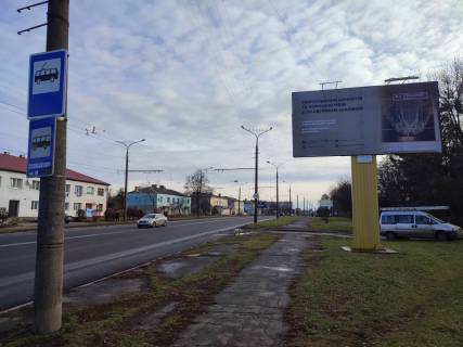 Billboard A in Lutsk st. Dubnivs'ka 28 (viizd z mista, bila zupinki Luc'kvodokanal, poruc vijs'kovij licej) Photo 1
