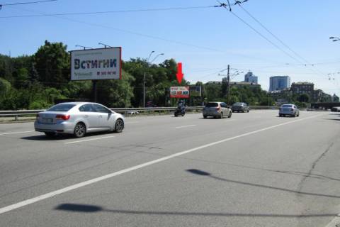 Billboard B in Kyiv, 5.7x2.8  Peremogi prosp. 57 naproti (st. M. Berestejs'ka, KIA motors, Muzej-majsterna, UkrSibBank, AZS "Glusco" ), v napramku centru Photo 1