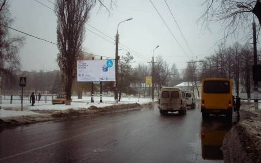 Billboard B in Sumi, 6x3  Kondrat'eva Gerasima st.(Kirova st.) -Gamalia st.,( Piceria "Venecia",Hram Ioana Rus'kogo,Afgans'kij skver, OsadBank),u napramku centra mista Photo 1