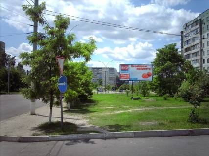 Billboard A in Sumi, 6x3  Luspi Mihajla prosp.,49 (TC" Berizka", AZS "Marshal",Industrial Bank, market "ATB", "Watsons"),v napramku  st. Prokof'eva Photo 1