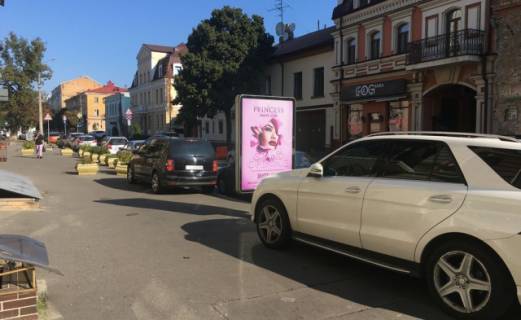 Citylight A in Kyiv, 1.2x1.8  Volos'ka st., 1/17_naav. do st. Illins'ka (kafe Fog Area) Photo 1