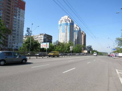 Billboard B in Kyiv, 6x3  Peremogi prosp./ z'izd na Kil'cevu dorogu (Kiivs'kij miznarodnij universitet,viizd z mista) Photo 1