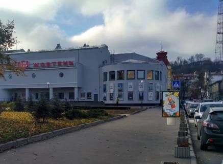 Citylight A in Kyiv, 1.2x1.8  Sekavic'ka st., 26. Kinoteatr <<Zovten'>> (Banki ING Bank, UkrSibbank), v napramku do st. Kirilivs'ka Photo 1