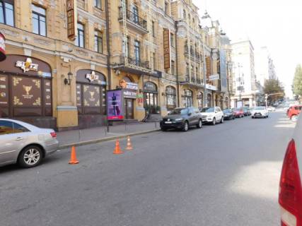 Cityscroll B in Kyiv, 1.2x1.8  Bessarabs'ka pl.,  1/3, No2 (Arena Siti), v napramku Tarasa Sevcenka bst. Photo 1