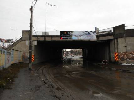 Non-Standard A in Kyiv, 2x8  Шляхопровід на перетині Наддніпрянського шосе та вул. Будіндустрії, збоку автостанції "Видубичі" Photo 1