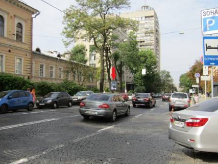 Citylight B in Kyiv, 1.2x1.8  Hmel'nic'kogo B. st. 37 (CITYHOTEL, PrivatBank), v napramku O.Goncara st., z centru Photo 1