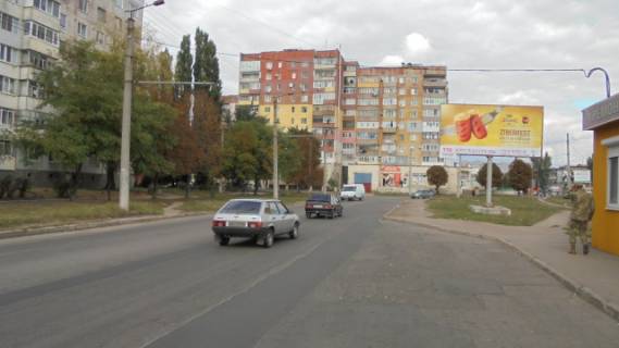 Billboard A in Kropyvnytskyi (Kirovograd), 6x3  Vokzal'na st. (Zovtnevoi revolucii st.) (Magazin pobutovoi himii "Cistula", perukarna "Smaragd"), v napramku Ucilisnogo prov. Photo 1