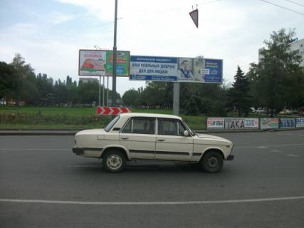 Billboard A in Odessa pl-d' Derevanko ugol Rihtera Sv. A Photo 1