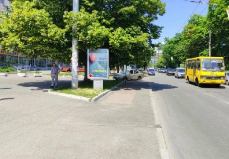 Backlight B in Chernihiv Miru prosp., 44 Photo 1