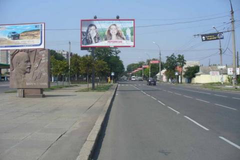 Prismatron, Prism A in Vasylivka Central'nij prosp. (Lenina prosp.) - 10 Slobids'ka st. (Lunacars'kogo st.), (No1) (prizma) - 427664 Photo 1