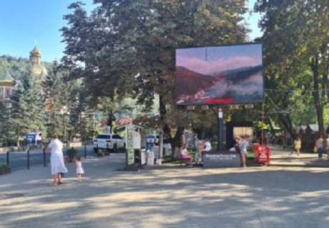 Billboard A in Yaremche, Нестандарт  Траса Н-09 Мукачево-Львів, Свободи вул., центральна міська привокзальна площа, з/д вокзал, напрямок руху на Буковель Photo 1