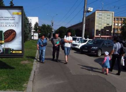 Citylight B in Cherkasy, 1.2x1.8  Sevcenka bul'v. - Soborna pl. - Bajdi-Visnevec'kogo st. Photo 1