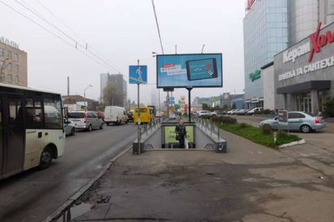 Prismatron, Prism A in Vasylivka, 3x6  Banderi Stepana prosp. (Moskovs'kij prosp.), 17 (v napravl.Oleni Teligi) - 421540 Photo 1