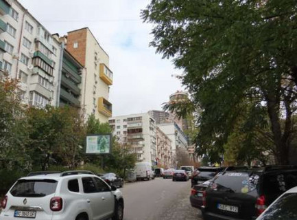 Scrolller, Scroll A in Kyiv, 2.3x3.14  Володимиро-Либідська вул., 16  - 654271 Photo 1