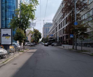 Citylight B in Kyiv, 1.2x1.8  Князів Острозьких вул., 19/1 - Хрестовий пров. (Миколи Гайцана вул.) Photo 1