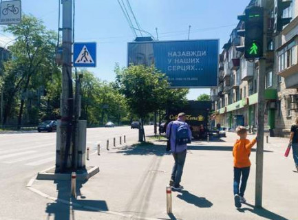 Prismatron, Prism A in Kyiv, 3x6  Будівельників вул., 29 - 656435 Photo 1