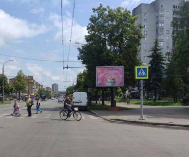 Scrolller, Scroll A in Chernihiv, 2.3x3.14  Peremogi prosp., 71 - Remisnica st. (Komsomol's'ka st.) - 481850 Photo 1
