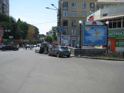 Scrolller, Scroll A in Vasylivka Puskins'ka st. - Aroslava Mudrogo st. (Petrovs'kogo st.), 38 - 426168 Photo 1