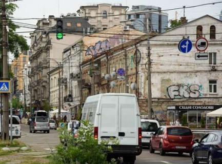 Video Billboard A in Kyiv, 1.2x1.8  Нижній Вал вул., 27-29 - 656724 Photo 1