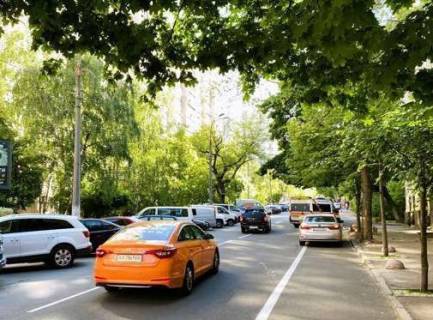 Citylight B in Kyiv, 1.2x1.8  Olesa Goncara st., 65 Photo 1