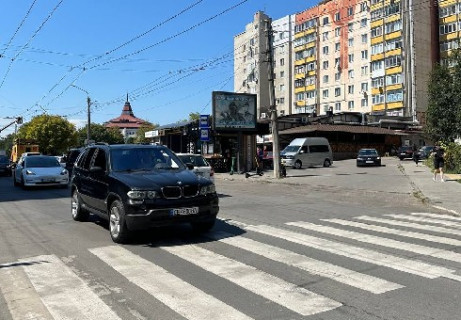 Scrolller, Scroll A in Chernivtsi, 2.3x3.14  Сергія Скальда вул., 32 - Героїв Майдану вул., 103-Г - 531995 Photo 1