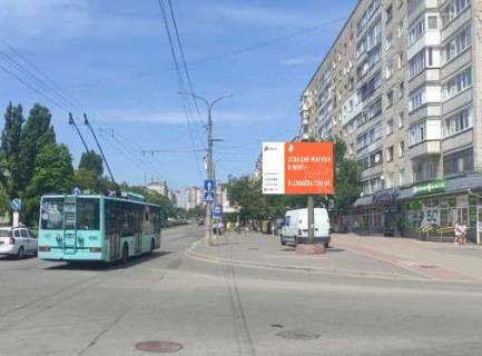 Scrolller, Scroll A in Chernihiv, 2.3x3.14  Rokosovs'kogo st., 10 - Zahisnikiv Ukraini st., 1 - 481851 Photo 1