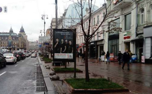 Scrolller, Scroll A in Kyiv, 1.2x1.8  Хрещатик вул., 44 (магазин "Адидас", "Монарх") - 653598 Photo 1