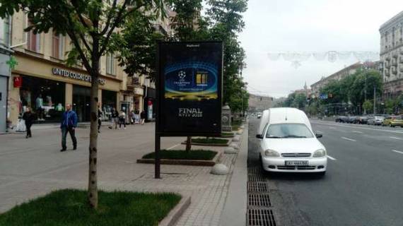 Citylight B in Vasylivka, 1.2x1.8  Hresatik st., 44 (magazin "Adidas", "Monarh") Photo 1