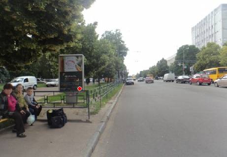 Backlight B in Chernihiv Peremogi prosp., 73 Photo 1