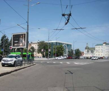 Backlight B in Kharkiv, 2.3x3.14  Konstitucii pl., 11 Photo 1