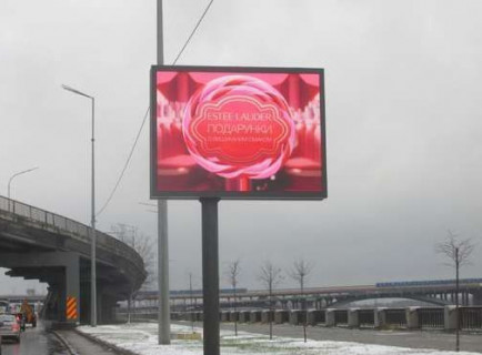 Video Billboard  in Kyiv, 2.3x3.14  Набережне шосе - Дніпровський узвіз (ТТ 6.8 484х352) - 655160 Photo 1