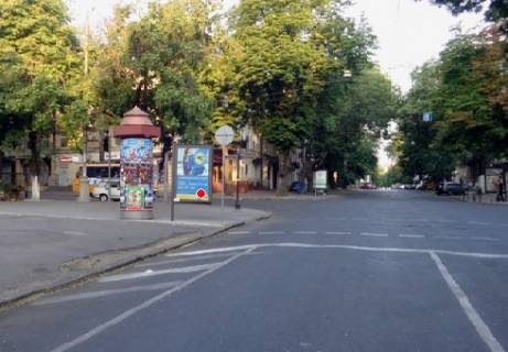 Citylight A in Odessa, 1.2x1.8  Zukovs'kogo st., 25 - Katerinins'ka st. Photo 1