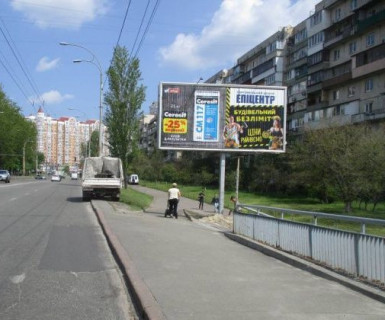 Prismatron, Prism A in Kyiv, 3x6  Левка Лук'яненка вул., 4 - 624149 Photo 1