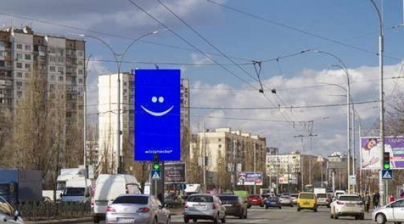 Video Billboard A in Kyiv, 8x4  Володимира Івасюка просп. (Героїв Сталінграда просп.),  2 Г, розподілювач (розширення 384х768) (у напрямку Оболоні) - 652089 Photo 1
