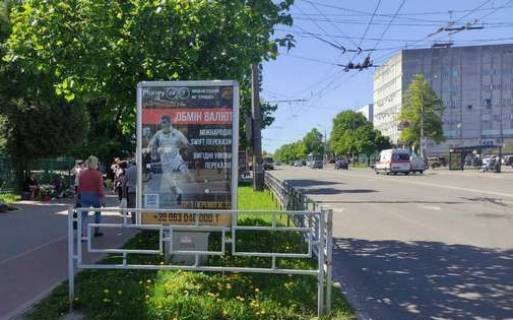 Citylight B in Chernihiv, 1.2x1.8  Peremogi prosp., 77 - Knaza st. Photo 1