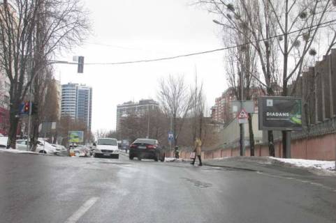 Citylight A in Kyiv, 1,2х1,8  Konoval'ca Evgena st. (Sorsa st.) - Vasila Tutunnika st. (Anri Barbusa st.) (No1-skrol) Photo 1