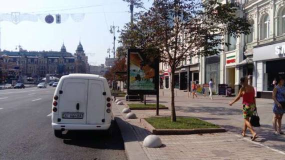 Scrolller, Scroll A in Kyiv, 1.2x1.8  Хрещатик вул., 44 (магазин "Адидас", "Монарх") - 127799 Photo 1