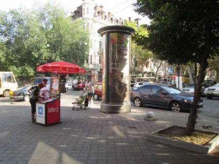 Citylight B in Odessa, 1.2x3.6  Deribasivska st. - Risel'evs'ka st., 4 Photo 1