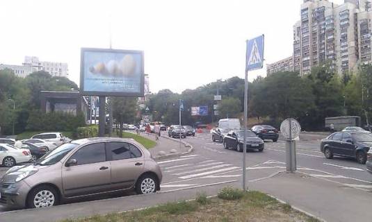 Citylight B in Kyiv, 1,2х1,8  Druzbi narodiv bul'v. - Bolsunivs'ku st. (Sergia Strutins'kogo st.),  IQ-centr, ; No1 Photo 1