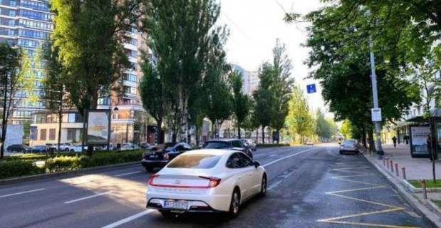 Scrolller, Scroll A in Kyiv, 1.86x1.27  Лесі Українки бульв., 14 - 654419 Photo 1