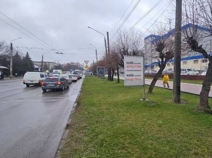 Citylight A in Chernivtsi вул. Героїв Майдану, 71, ТЦ Майдан Photo 1