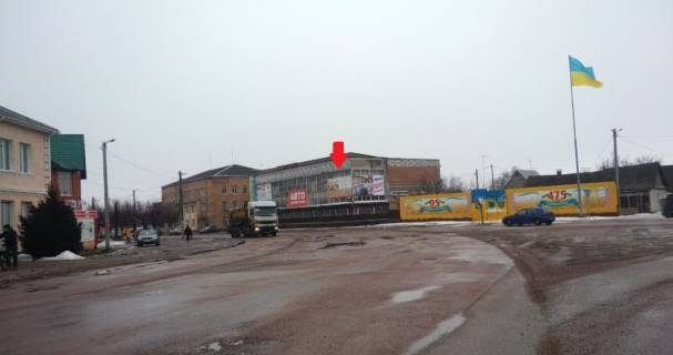 Billboard A in Chernyakhiv CERNAHIV. Vst. Volodimirs'ka 2. centr, univermag, marketi"KVARA""TRES"  "BIRRLIN", v naav. na Zitomir LIVA Photo 1