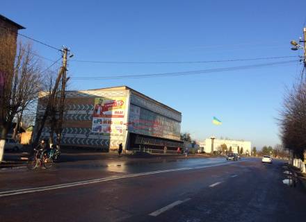 Billboard B in Chernyakhiv CERNAHIV. Vst. Volodimirs'ka 2. centr, univermag, marketi"KVARA""TRES"  "BIRRLIN", v naav. KOROSTEN'̱ niz Photo 1