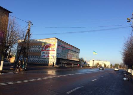 Billboard B in Chernyakhiv CERNAHIV. Vst. Volodimirs'ka 2. centr, univermag, marketi"KVARA""TRES"  "BIRRLIN", v naav. KOROSTEN'̱ .VERH Photo 1