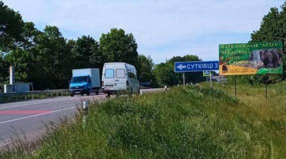 Billboard B in Yarmolintsi N-03 Zitomir-Cernivci, km. 210+950 Photo 1