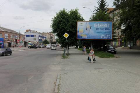 Billboard A in Shepetivka, 3*6  krug st.Geroiv Nebesnoi Sotni - st.Sudilkivs'ka - st.V.Kotika. nepodalik: central'na rozv'azka, rinok, magazini, mafi, supermarket (centr) Photo 1