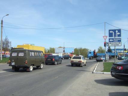 Billboard A in Khmelnitsky, 3*6  T-podibne perehresta st.Pribuz'ka - st.Trudova (STO). nepodalik: AZK, avtosalon+STO "Skoda, VW, Honda, Fiat", STO, restoran "Sobkoff" (vid centru) [prave vuho] Photo 1