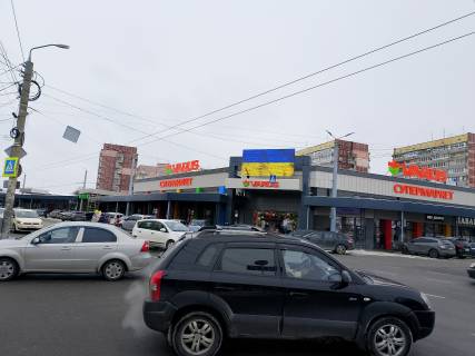 Video Billboard A in Dnipro (Dnipropetrovsk) м. Дніпро, лівий берег, Березинська 23а, На Головному вході VARUS. - 621711 Photo 1