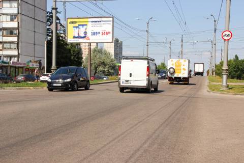 Billboard B in Kharkiv, 3х6  Petra Grigorenka pr-t - Kadenuka (Tankopia) st., 14, v centr Photo 1