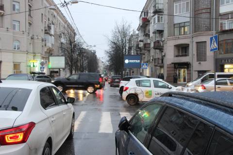 Video Billboard A in Kharkiv, 3,1х2,2  Aroslava Mudrogo st., 6/8 - Mironosic'ka st., (Butik"Voronin"), centr - 497071 Photo 1